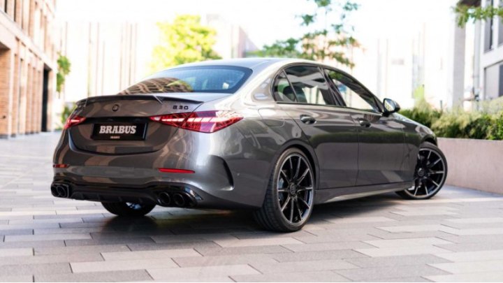 У Brabus есть несколько способов персонализировать интерьер. От кожи и алькантары до алюминиевых…