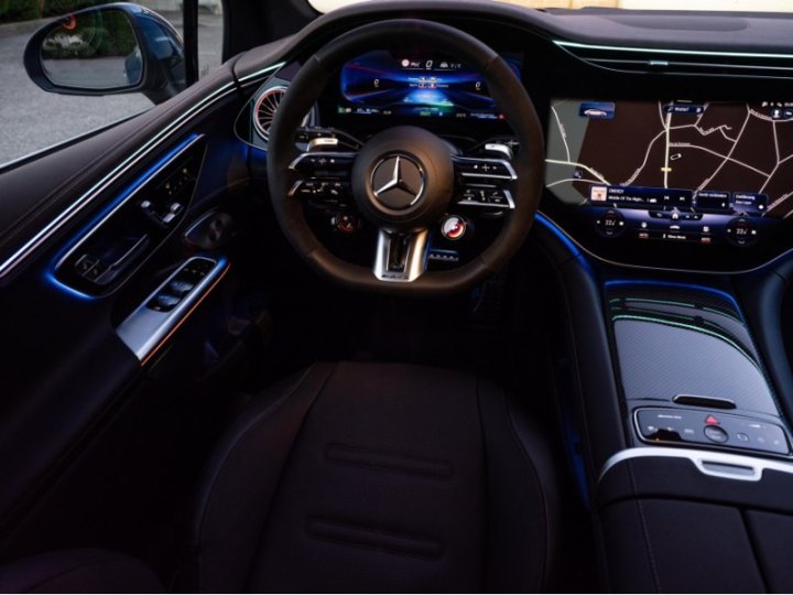 Что касается EQE 53 4MATIC+, то он оснащен усовершенствованной системой с двумя моторами,…