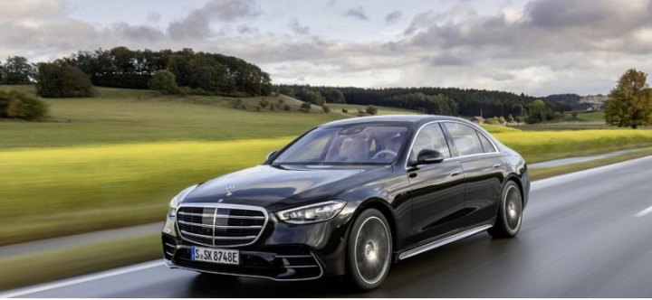 Компания Mercedes-Benz отзывает модели S-Class и EQS из-за проблем с камерой заднего вида