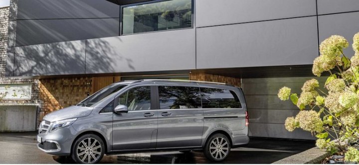 Новый минивэн Mercedes V-Class с 585-сильным мотором V8 от AMG GT R заметили на тестах