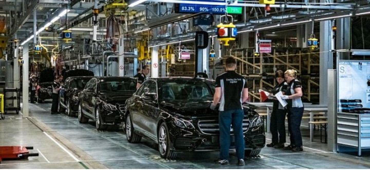 Потери Mercedes-Benz от ухода из РФ в 2022 году превысили 700 млн евро