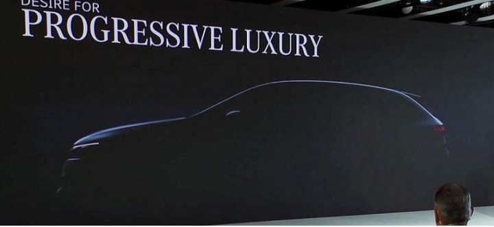 Компания Mercedes-Benz опубликовала первое изображение интерьера нового электрокроссовера EQE SUV