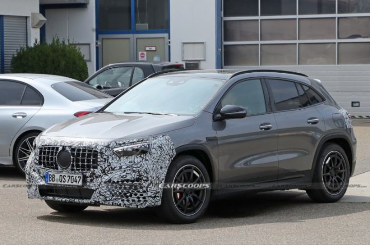 Варианты AMG также получат ковшеобразные сиденья, рулевые колеса с плоским дном, алюминиевые…