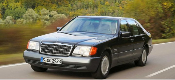 Простоявший 8 лет без движения Mercedes S600 выглядит совершенно новым