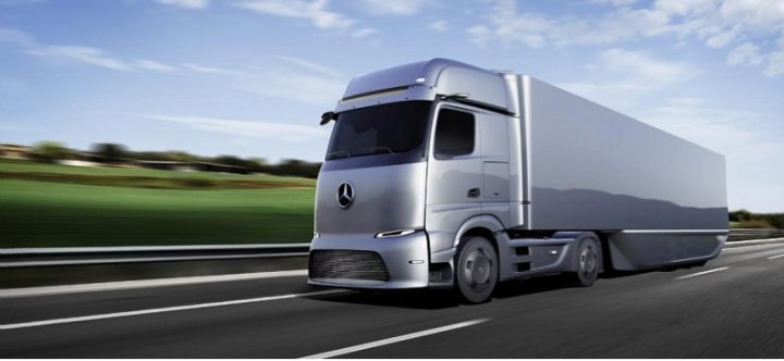 Mercedes проведет испытания электрических грузовиков для дальних перевозок с помощью Amazon в 2023…