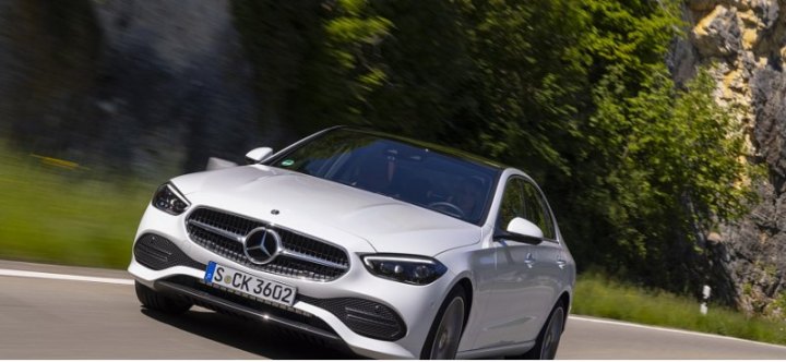 Седан Mercedes-Benz C-Class 2022 года может загореться при попадании влаги в багажник