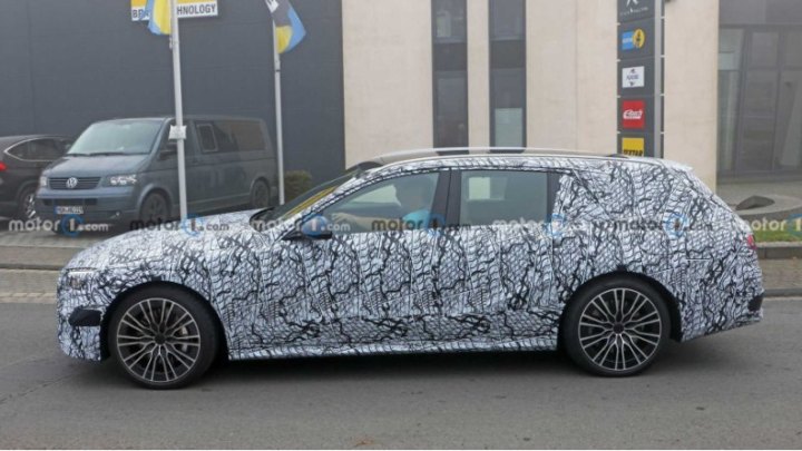 Уже скоро будет представлено новое поколение Mercedes-Benz E-Class. В дополнение к четырехдверному…