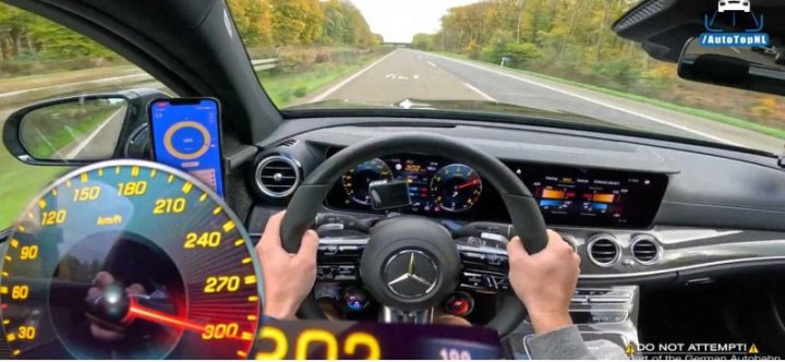 Смотрите, как Mercedes-AMG E63 S 2023 года мчится по автобану со скоростью 302 км/ч