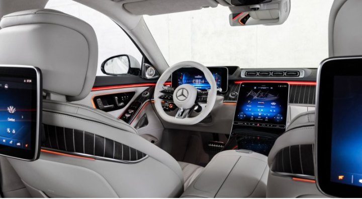 Оснащается Mercedes-AMG S 63 E Performance новейшим гибридом на базе 4,0-литрового мотора V8…