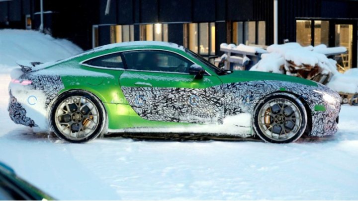 Не менее трех прототипов AMG GT Coupe следующего поколения были запечатлены в заснеженной северной…
