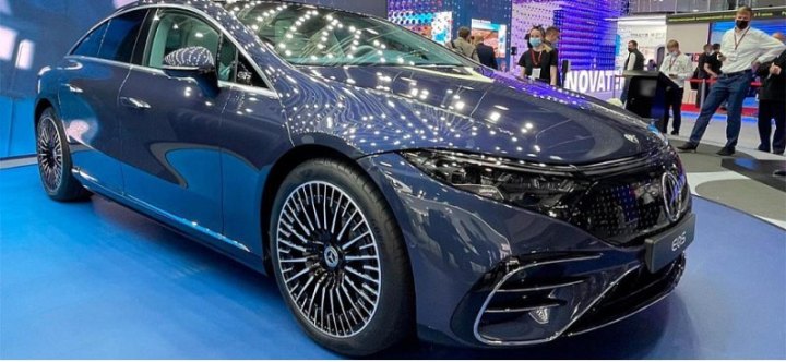 В РФ начались продажи электрического лифтбека Mercedes-Benz EQS за 15,3 млн рублей