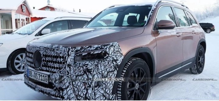 Обновленный Mercedes-Benz GLB 2024 года засветился на тестах в кузове цвета розового золота