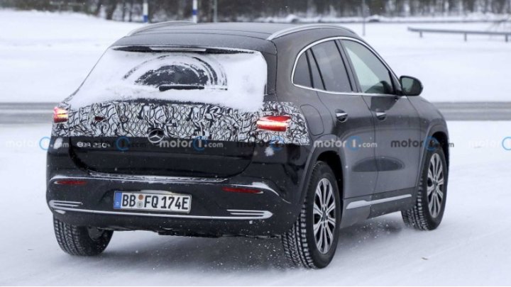 Mercedes также работает над седаном EQA, который будет медленнее электрического C-Class. Он основан…