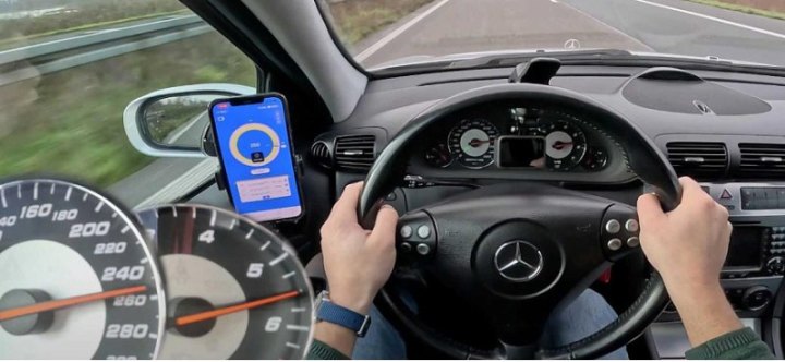 В этом видео, универсал Mercedes C55 AMG разгоняется до 410 км/ч