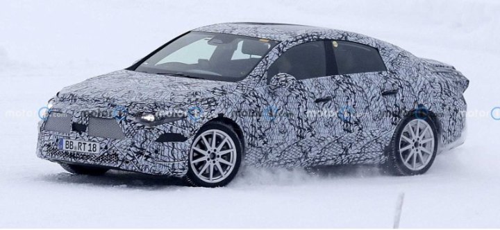 Седан Mercedes EQA засветился в тяжелом камуфляже во время испытаний на морозе