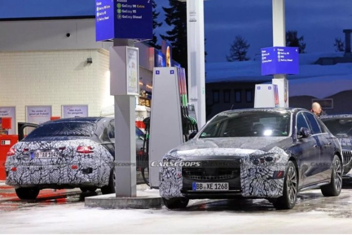 Возвращаясь к дизайну, E-Class будет смешивая элементы стиля C-Class и S-Class. Одна вещь, которую…