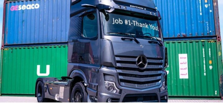 Деревянная копия Mercedes‑Benz Actros создана в честь Нового года