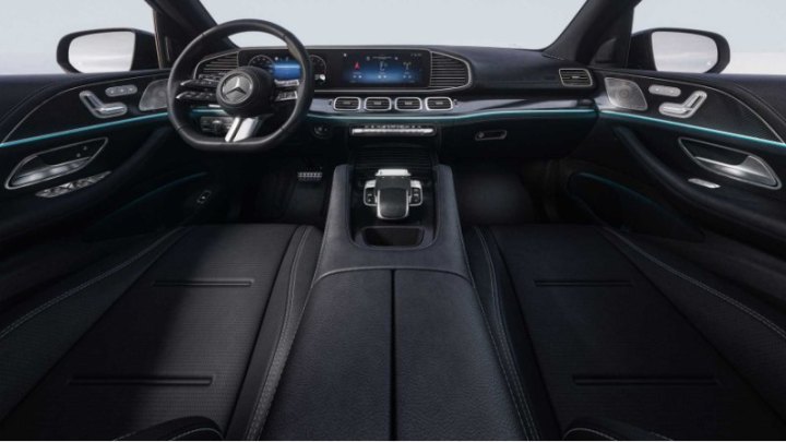 В стандартную комплектацию купе GLE добавилась отделка AMG Line, для которой его решетка…