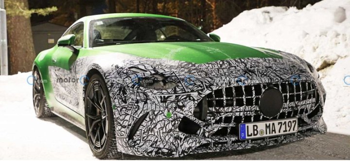 В Сети показали новое купе Mercedes-AMG GT с задними сиденьями и портом для зарядки