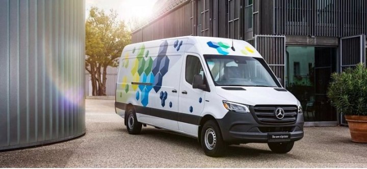 Компания Mercedes-Benz представила новый электрофургон Mercedes-Benz eSprinter с запасом хода 400 км