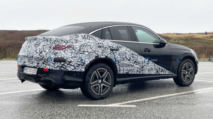 В Mercedes говорят, что плоское днище и более гладкие корпуса боковых зеркал сделают GLC Coupe чуть…