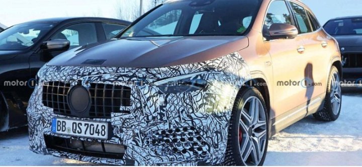 На тестах замечен прототип «заряженного» кроссовера Mercedes-AMG GLA 45