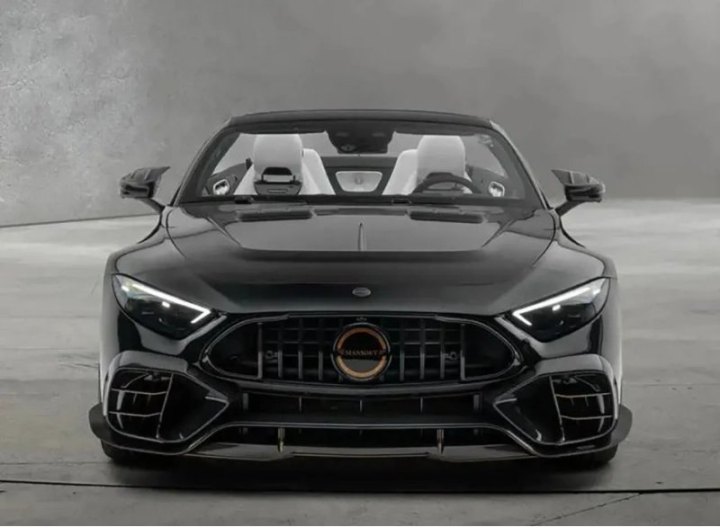 Внутри Mansory предлагает новую обивку из белой кожи с ромбовидной прострочкой и несколькими…