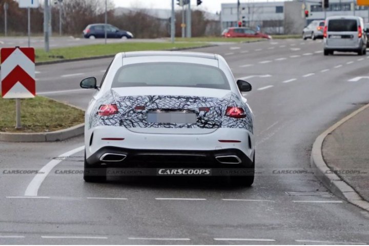 Больше подробностей о новом E-Class станет известно к моменту презентации 25 апреля.