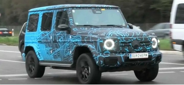 В Сети показали Mercedes-Benz EQG в движении во время испытаний на дорогах Германии