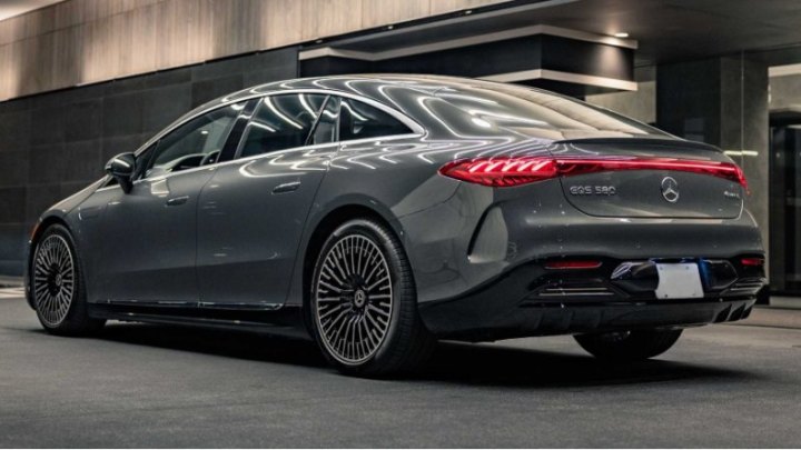 В конце 2022 года Mercedes объявил о наборе опций Manfaktur для EQS. Они включали девять цветов…