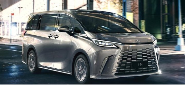 Новый гибридный минивэн Lexus LM продается в Европе дороже любой версии аналога от Mercedes-Benz