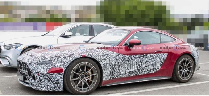 Компания Mercedes-AMG тестирует обновленный гибридный Mercedes-AMG GT PHEV