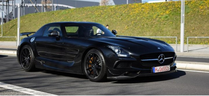 Смотрите и слушайте, как Mercedes-AMG SLS Black Series разгоняется по автобану до 305 км/ч