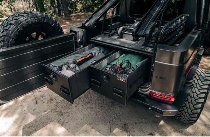 У пикапа «Гелендваген» есть койловеры Bilstein и 18-дюймовые колеса Innov8 Racing. Трансмиссию…