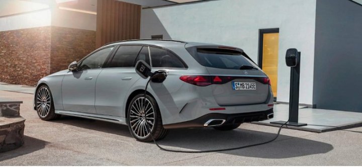 Универсал Mercedes-Benz E-Class 2024 года выглядит интересней, чем седан