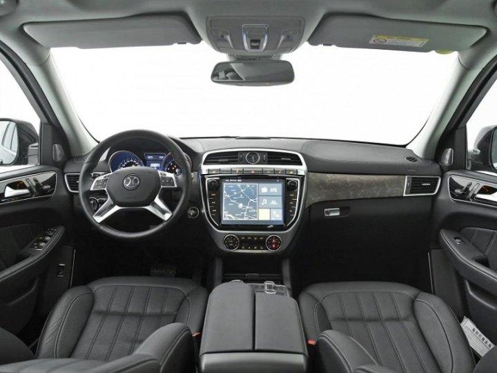У нас за флагманский китайский внедорожник BAIC BJ90 просят 6,562 млн рублей.