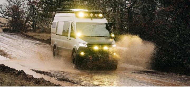 Этот автодом на базе Mercedes Sprinter Camper проедет куда угодно!