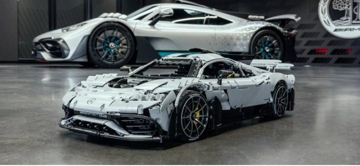 Моторизованная модель Mercedes-AMG в одном масштабе может стать рождественским подарком
