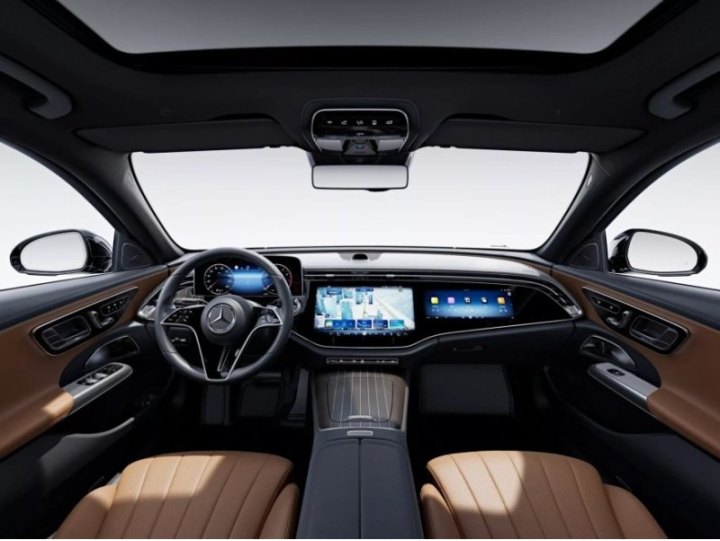 Длина китайского Mercedes-Benz E-Class L составляет 5092 мм, что на 143 мм больше, чем у обычного…