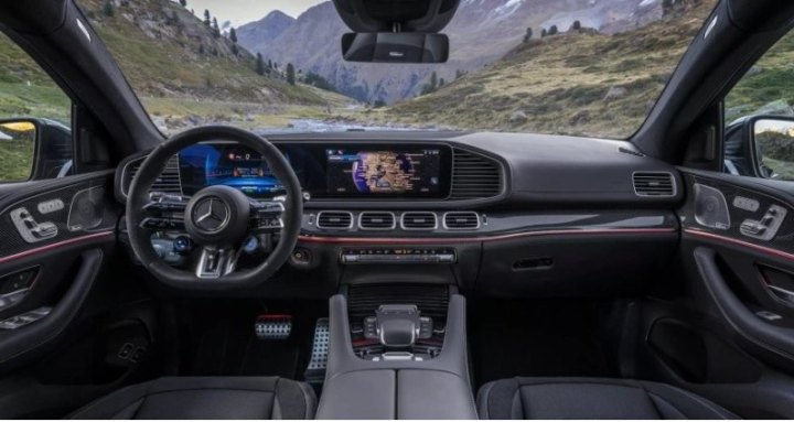 Mercedes-AMG GLE 53 2024 года оснащен 3,0-литровым рядным 6-цилиндровым двигателем с турбонаддувом…