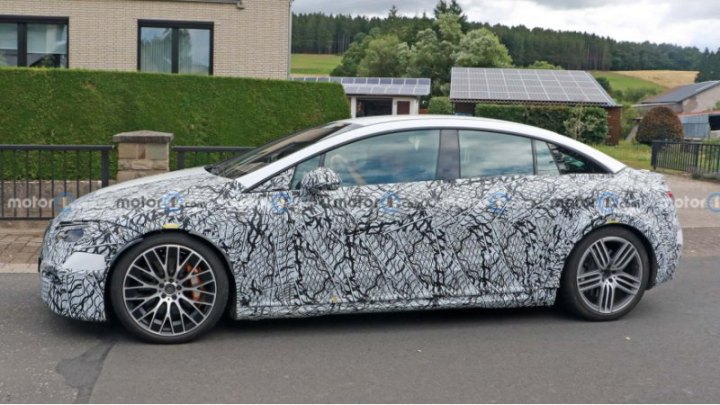 Представленный в феврале 2022 года Mercedes-AMG EQE 53 4Matic+ является одним из самых быстрых…
