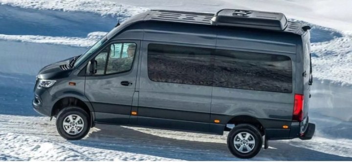 Микроавтобус Mercedes-Benz Sprinter появился в продаже в России по цене в 67 млн рублей