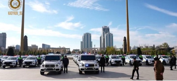 Полиция Чечни получила 2 внедорожника Mercedes-AMG G63 стоимостью 33 млн рублей