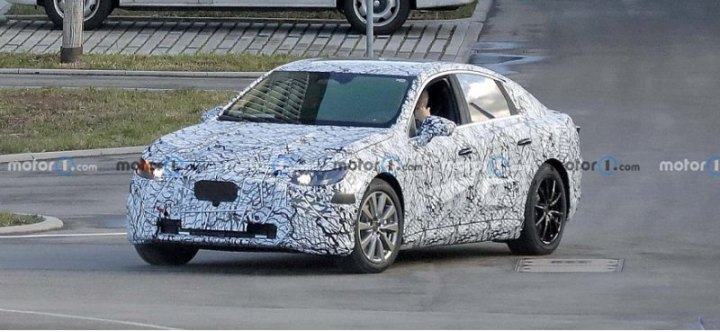 Это первые фотографии полностью электрического Mercedes-Benz C-Class