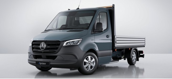 Mercedes-Benz представил обновленные версии электрического фургона eSprinter и стандартного Sprinter