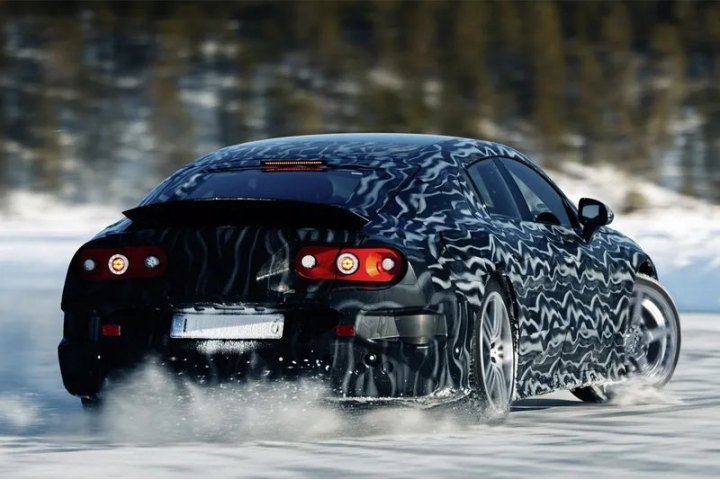 Меньше, чем у нового Porsche Taycan Turbo GT, но с большой разницей: у новинки Mercedes весить…