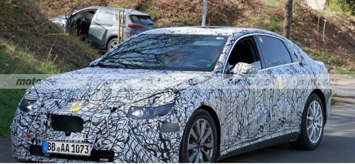 Mercedes-Benz возобновил тестирования электрического C-Class