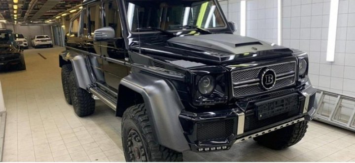 В Москве продают редкий шестиколесный пикап Mercedes-AMG G 63