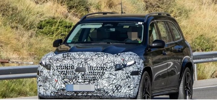Кроссовер Mercedes GLS 2026 года получит потолок в стиле звездного неба