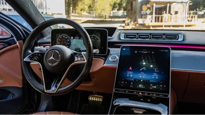 Кроме того, Mercedes-Benz известна своим стремлением к инновациям и технологическому прогрессу.…